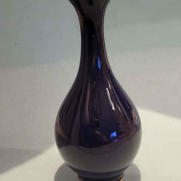 VINTAGE LIMOGES FRANCE COBALT BLUE AND GOLD FINISH SMALL VASE. - Picture 6 of 6